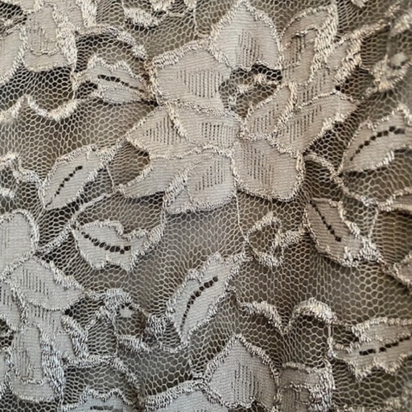 Banana Republic Gray Floral Lace Long-Sleeved Shirt, Size XL - Picture 4 of 5